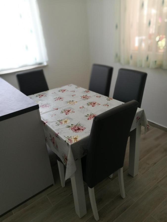 Nekić Daire *